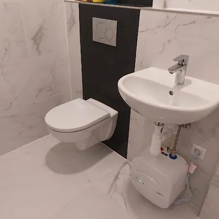 Bezbarierovy Lodenica - V Tesnej Blizkosti Adelli Centra Apartment