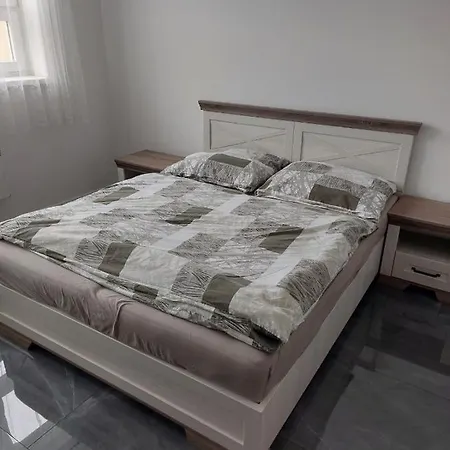 Bezbarierovy Lodenica - V Tesnej Blizkosti Adelli Centra * Piest'any
