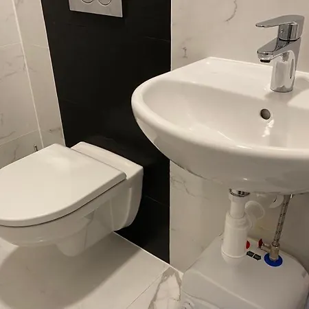 Apartment Bezbarierovy Lodenica - V Tesnej Blizkosti Adelli Centra Piest'any