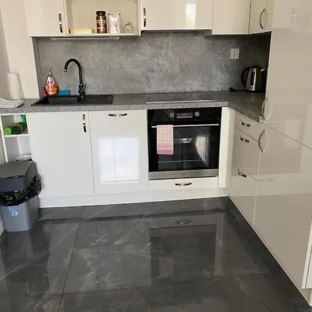 Bezbarierovy Lodenica - V Tesnej Blizkosti Adelli Centra Apartment *